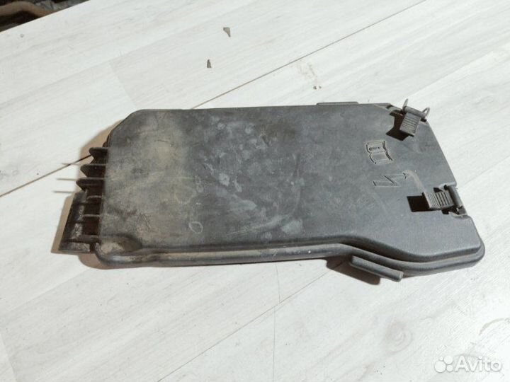 Крышка блока предохранителей Mercedes-Benz C-Class