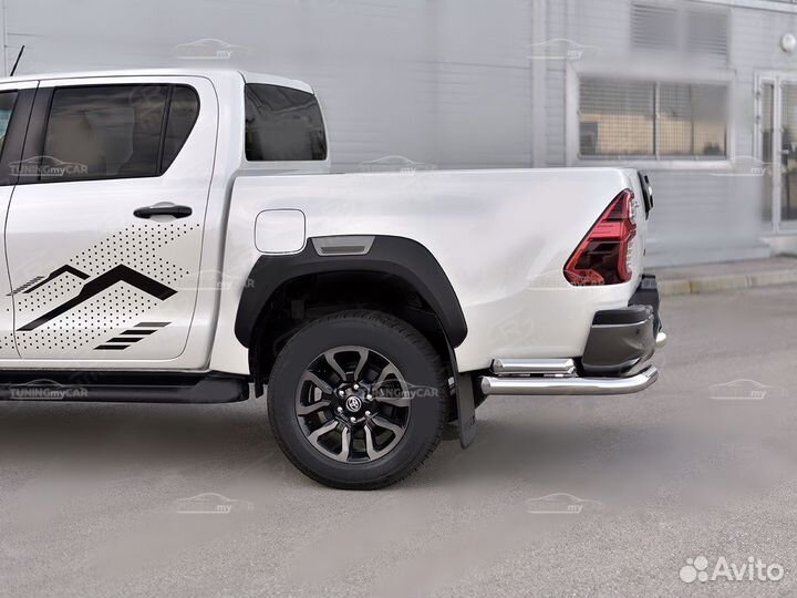 Защита заднего бампера Toyota Hilux Black Onyx 20+