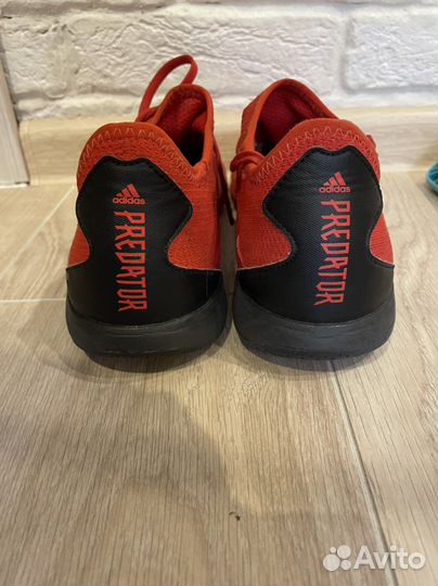 Футбольные бутсы adidas