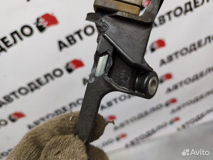 Педаль ручника Toyota Camry SV30 1991 г.в