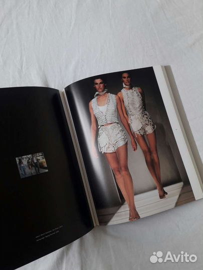 Книга Giorgio Armani