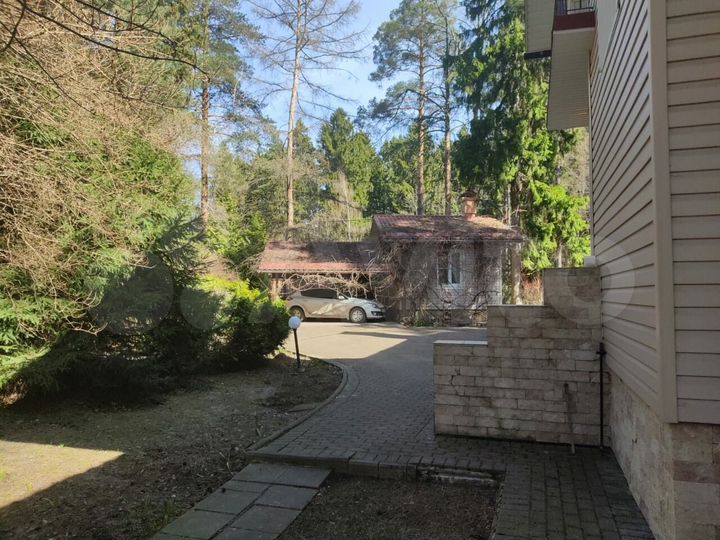 Коттедж 202 м² на участке 20 сот.