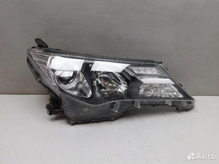 Фара правая Toyota RAV4