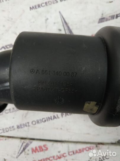 Патрубок интеркулера w212 om651 Mercedes