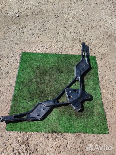 Балка распорка переднего подрамника infiniti m35