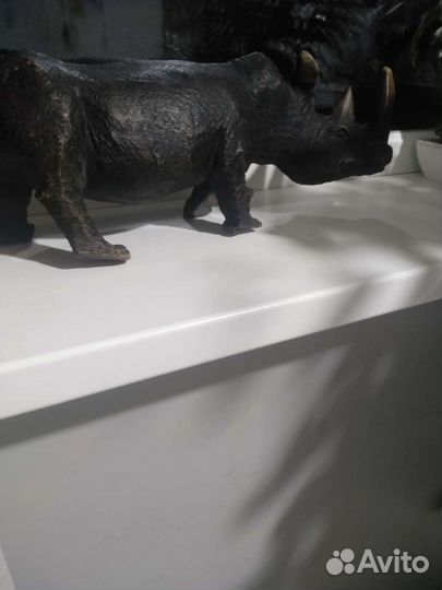 Статуэтка носорога из Африки