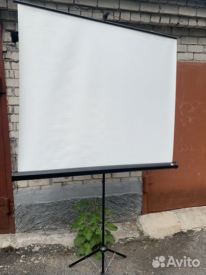 Экран для проектора на штативе