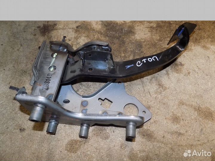 Педаль тормоза Juke (F15) 2011