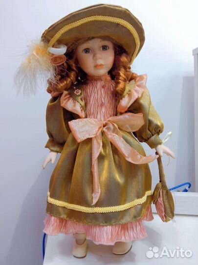 Коллекционная фарфоровая кукла 