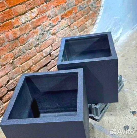 Кашпо с имитацией бетона