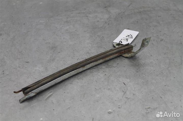 Направляющая стекла двери передней левой Nissan S