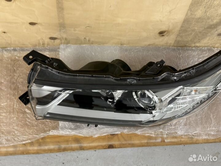 Фара левая Toyota Highlander GSU50, GSU55L