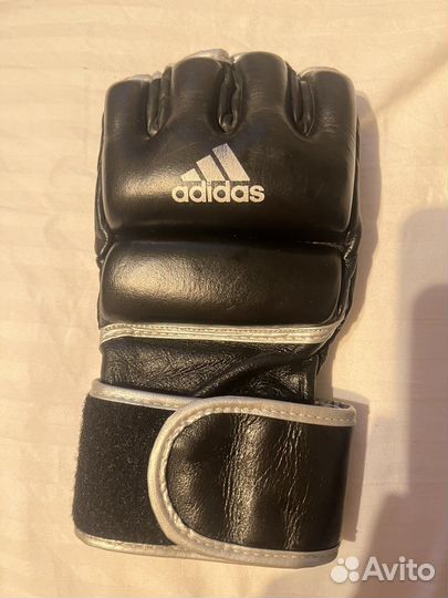 Спортивные перчатки