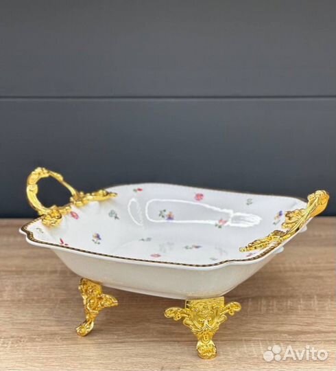 Блюдо на ножке