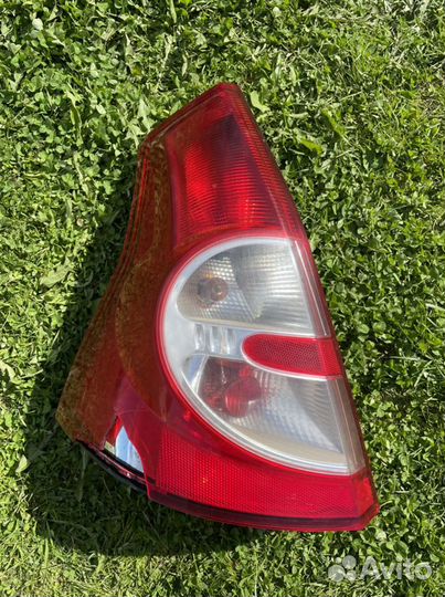 Фонарь заднего вида левый на renault sandero