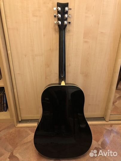 Акустическая гитара