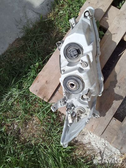 Фары на Toyota Camry