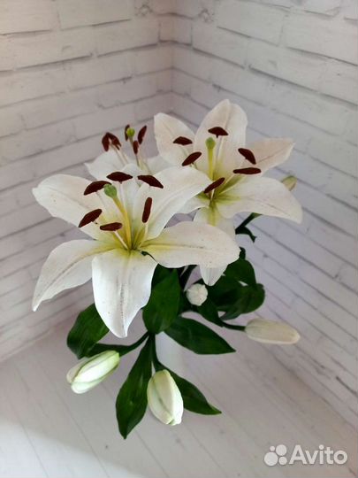 Букет белых лилий декор Белые лилии