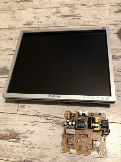 Монитор Samsung