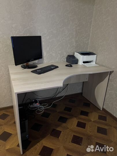 Компьютерный стол