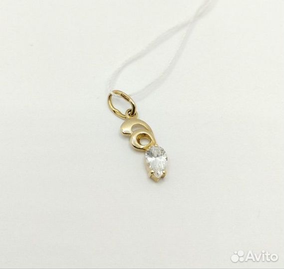 Золотая подвеска с фианитом