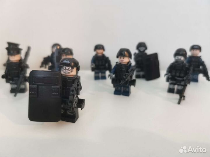 Lego человечки 12 штук военные