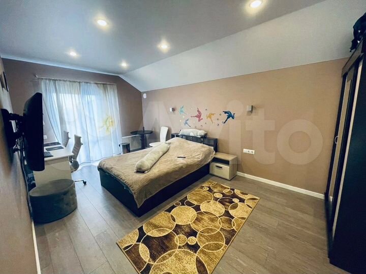 Дом 240 м² на участке 9,1 сот.