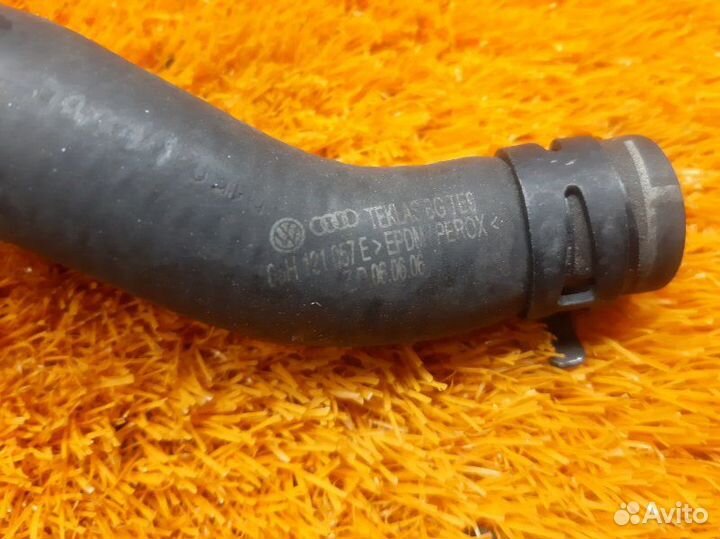 Патрубок системы охлаждения Audi A5 8T cdnc 2010