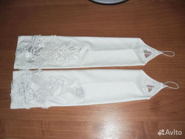 Свадебные перчатки белого цвета