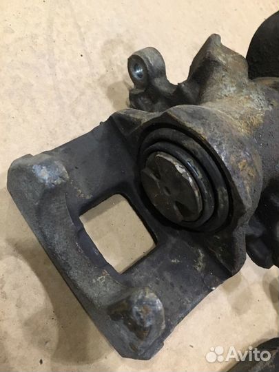 Суппорт тормозной Mitsubishi Outlander 3