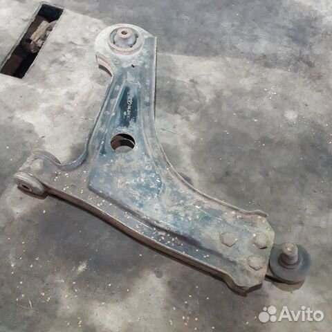 Рычаг подвески передний левый Шевроле Лачетти