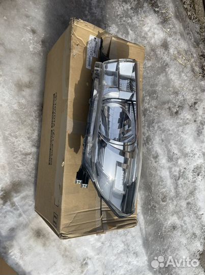 Фара левая L Hilux 2016