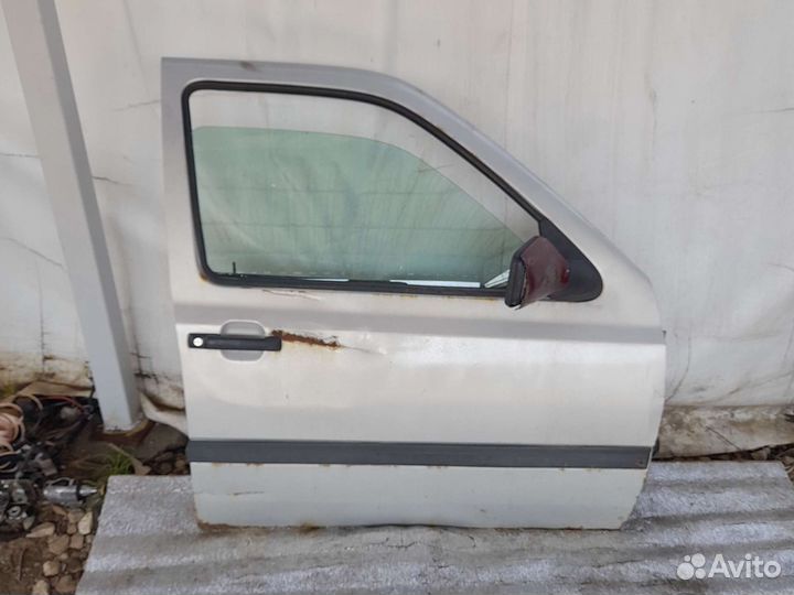 Передняя правая дверь на Volkswagen Golf 3