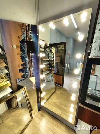 Гримерное зеркало с подсветкой