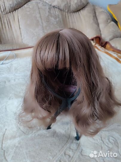 Парик каштановый кудрявый на сетке