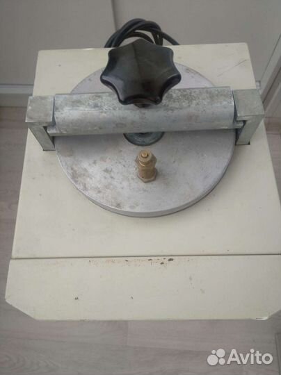 Зуботехническое оборудование.Полимеризатор