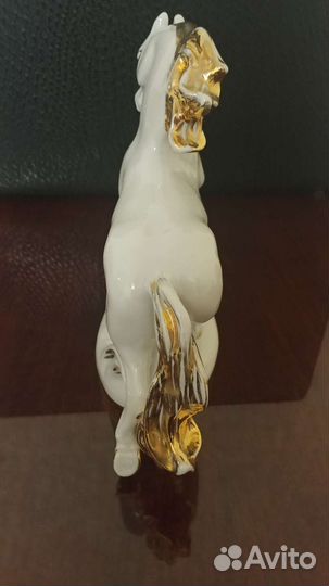 Фарфоровая статуэтка 