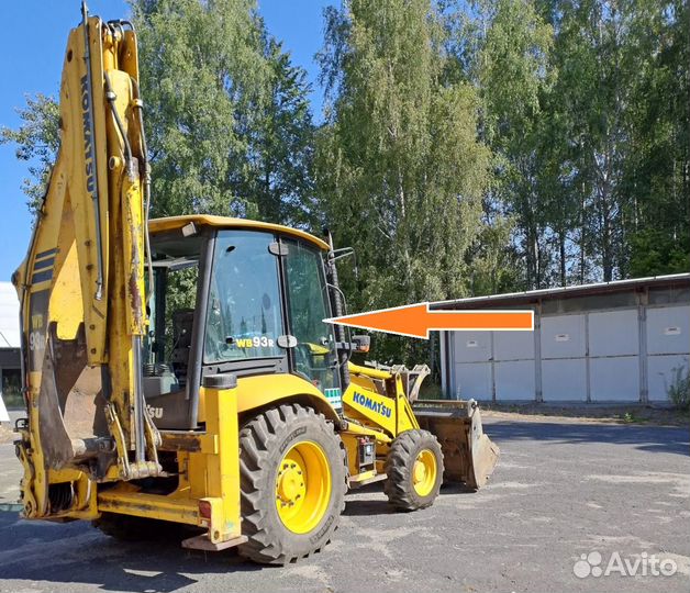 Стекло дверное правое на Komatsu WB93R-5