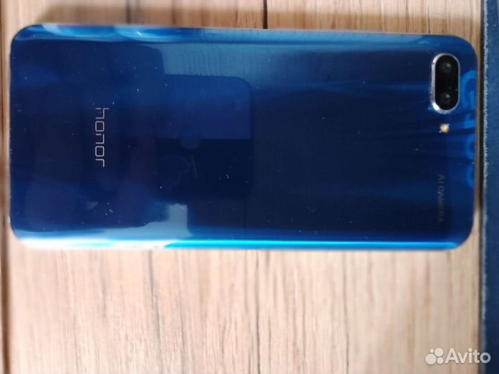 Телефон Honor 10