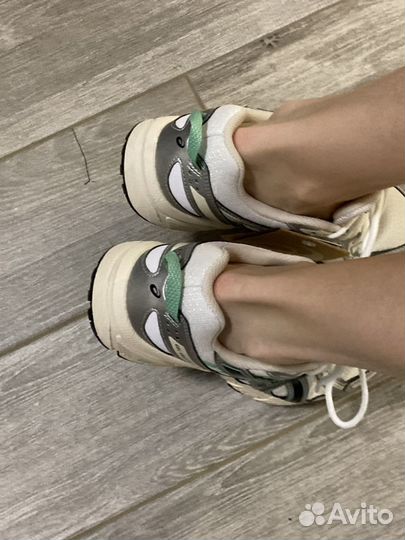 Кроссовки acics женские