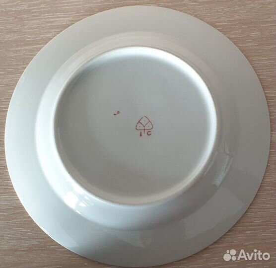 Фарфор поштучно (тарелки десертные, блюдца)