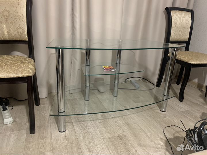Стеклянная тумба под тв