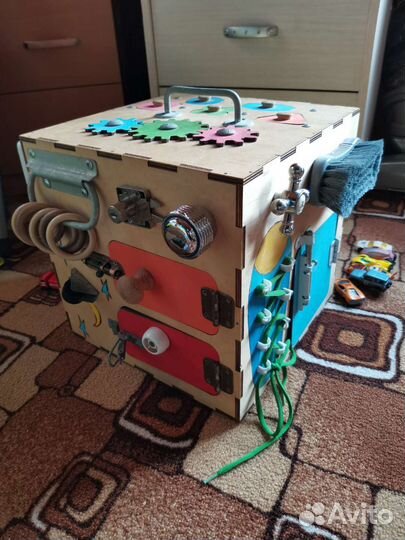 Бизиборд куб