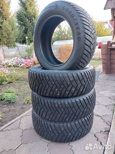 Goodyear Ultragrip Ice Arctic 205/60 R16 92T