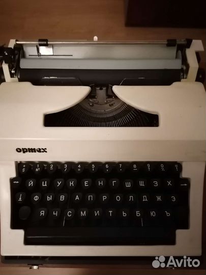 Печатная пишущая машинка