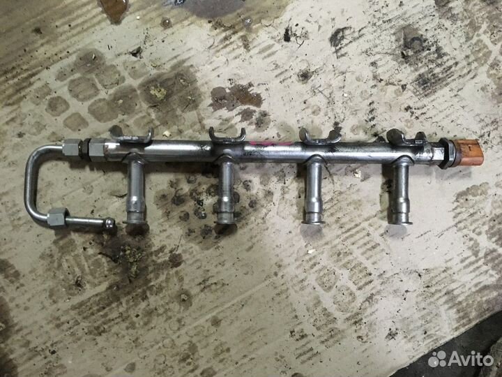 Рейка топливная (рампа) CBZ (Volkswagen Golf)