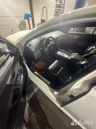 Автомобиль на Запчасти ягуар xf 2011-2015