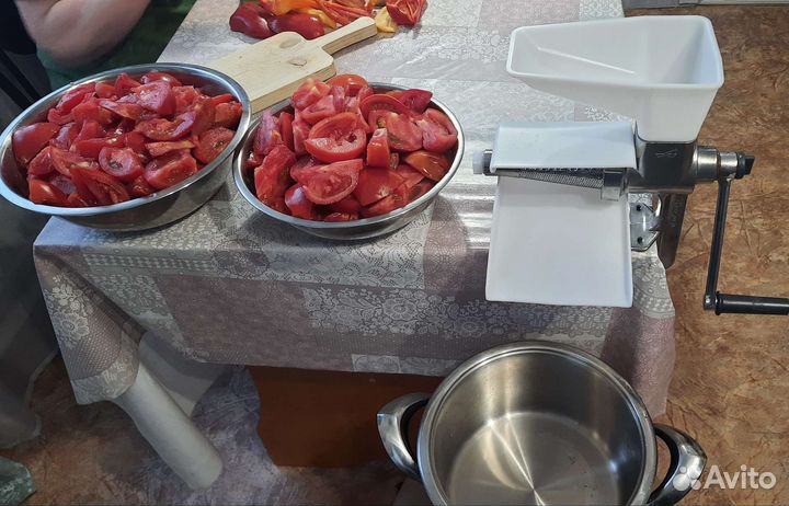 Соковыжималка для томатов и ягод новая