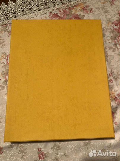 Фарфоровое блюдо для торта с лопаткой