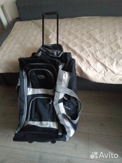 Сумка дорожная бу на колесиках,с ручкой